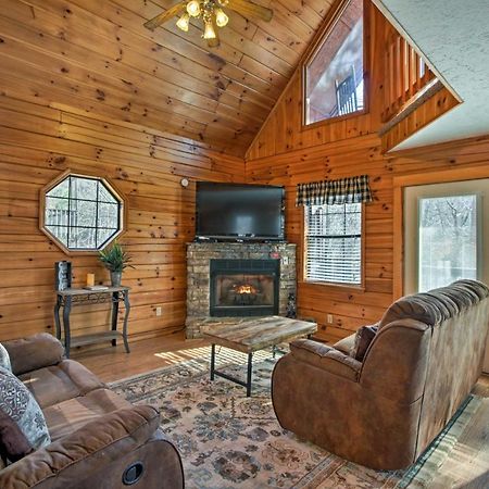 Sevierville Cabin With Hot Tub, Views And Pool Access! Exterior photo