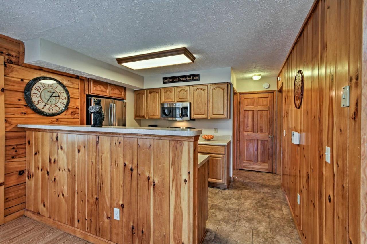 Sevierville Cabin With Hot Tub, Views And Pool Access! Exterior photo