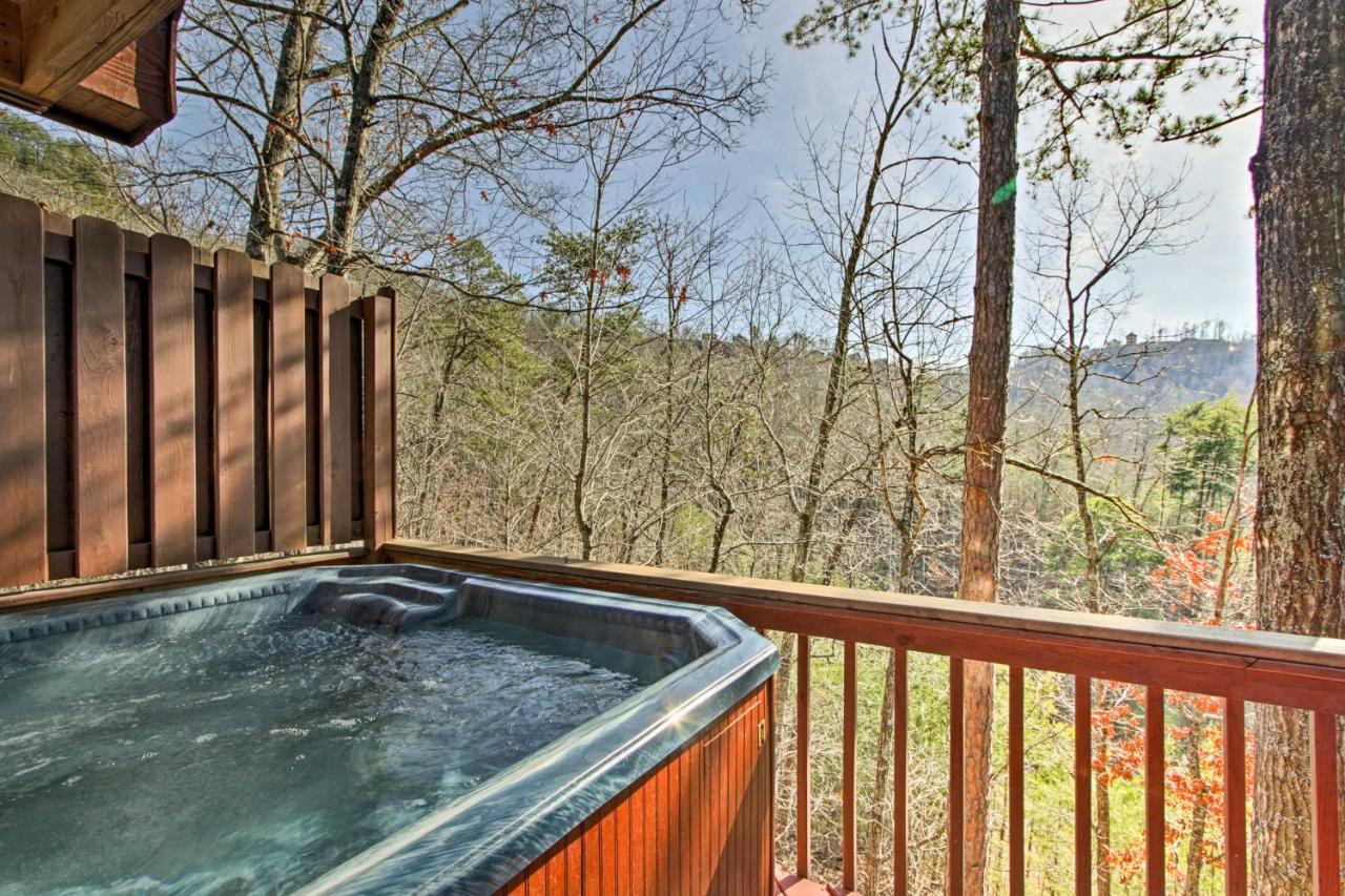 Sevierville Cabin With Hot Tub, Views And Pool Access! Exterior photo