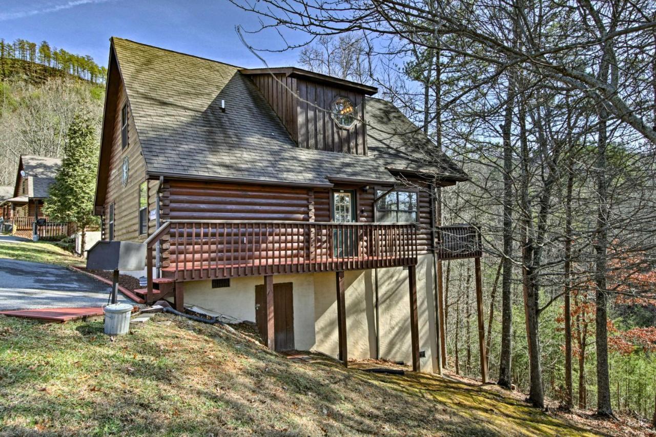 Sevierville Cabin With Hot Tub, Views And Pool Access! Exterior photo
