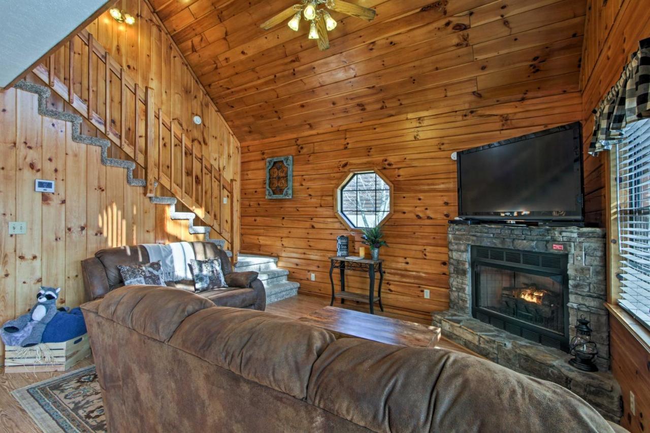 Sevierville Cabin With Hot Tub, Views And Pool Access! Exterior photo