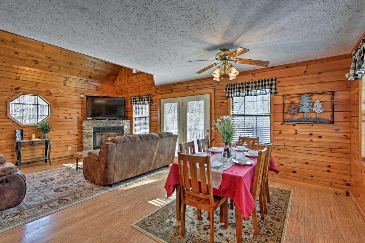 Sevierville Cabin With Hot Tub, Views And Pool Access! Exterior photo