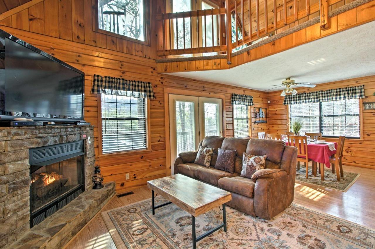 Sevierville Cabin With Hot Tub, Views And Pool Access! Exterior photo