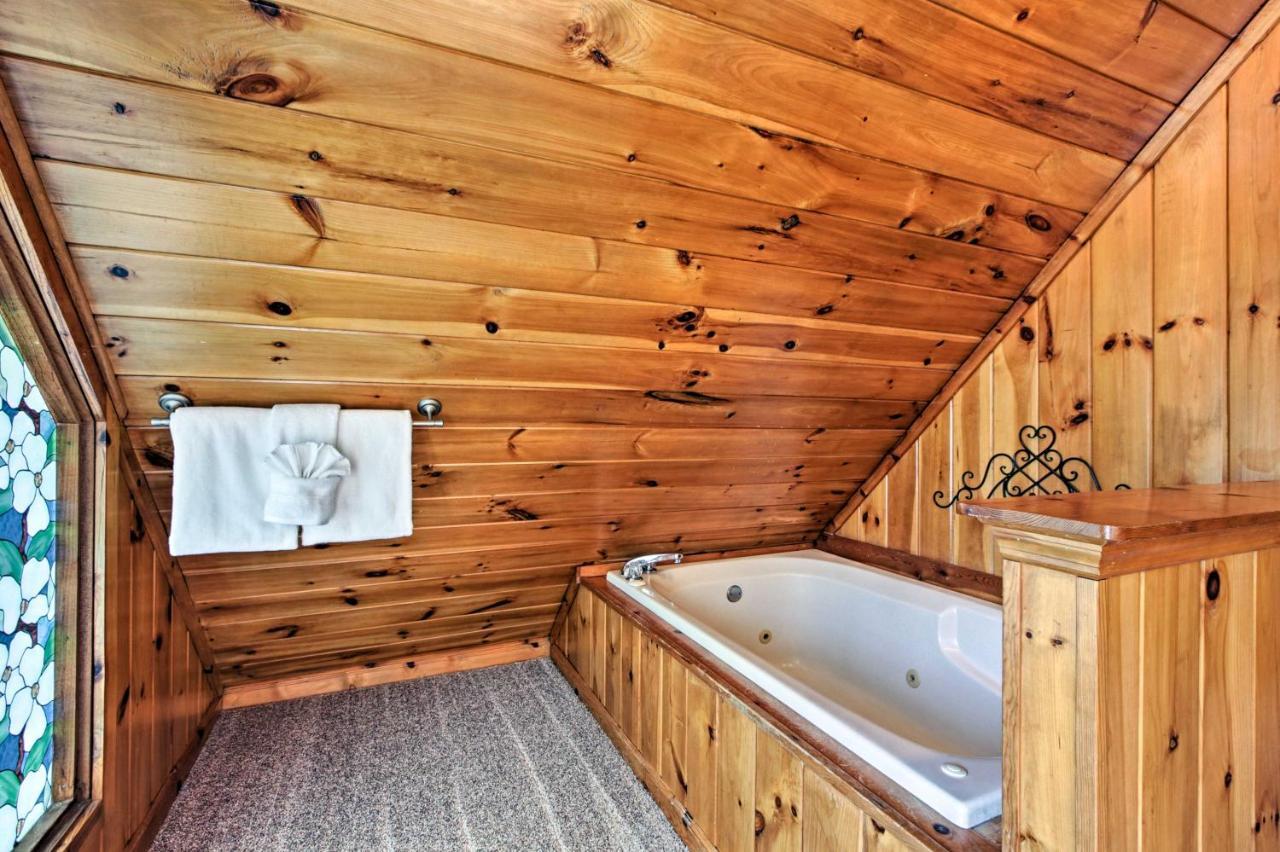 Sevierville Cabin With Hot Tub, Views And Pool Access! Exterior photo