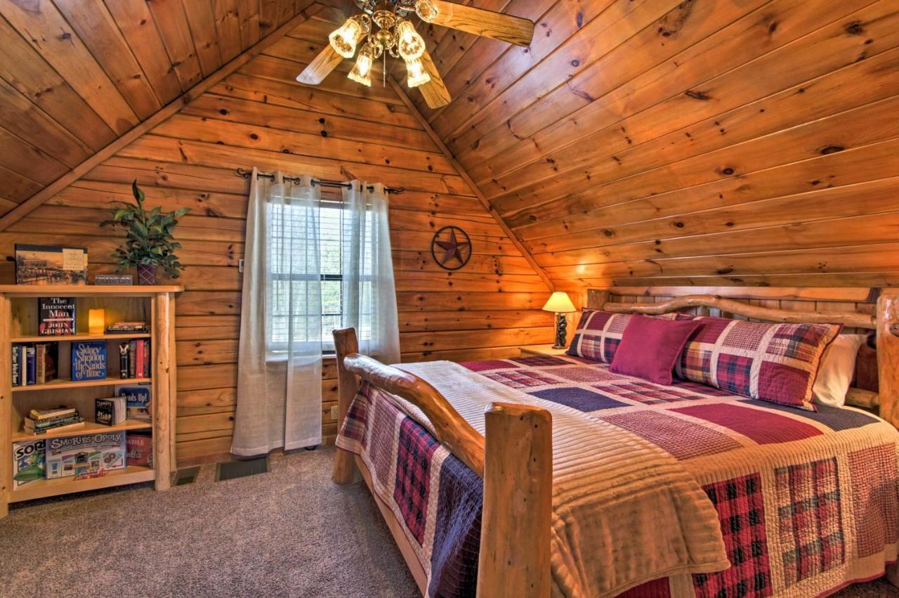 Sevierville Cabin With Hot Tub, Views And Pool Access! Exterior photo