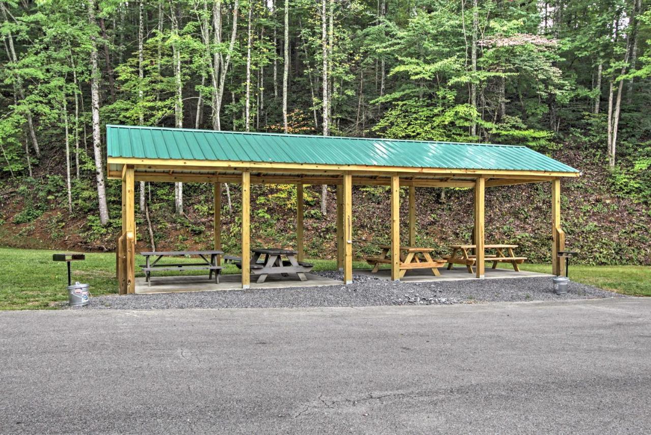 Sevierville Cabin With Hot Tub, Views And Pool Access! Exterior photo