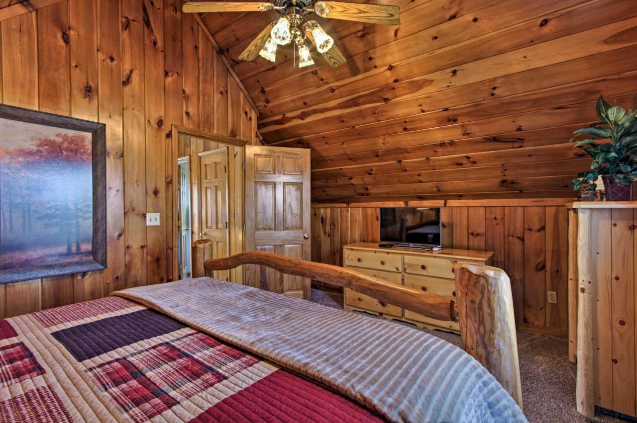 Sevierville Cabin With Hot Tub, Views And Pool Access! Exterior photo