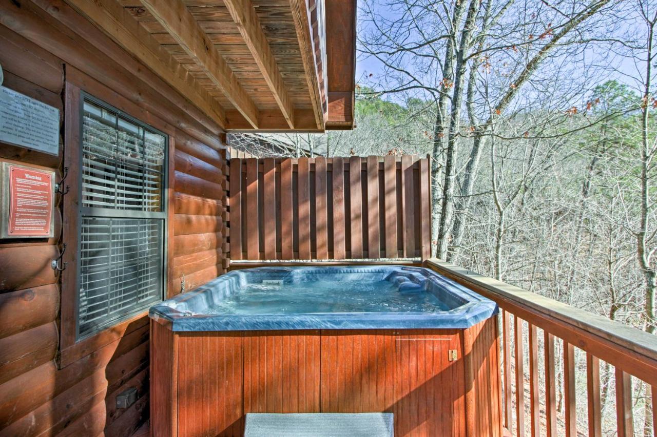 Sevierville Cabin With Hot Tub, Views And Pool Access! Exterior photo