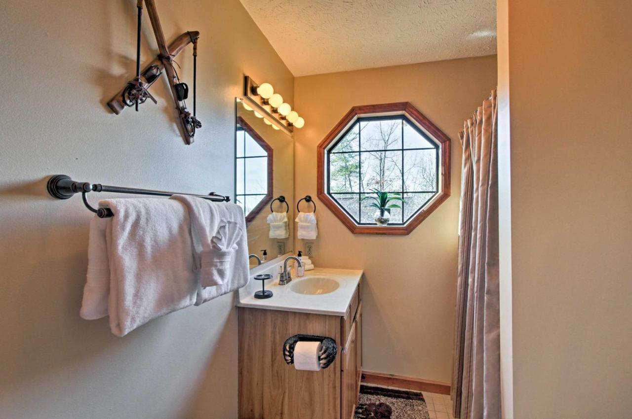 Sevierville Cabin With Hot Tub, Views And Pool Access! Exterior photo